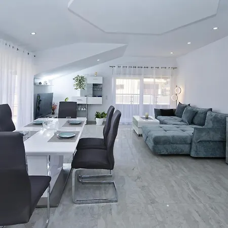 Divkovic * Hvar Town