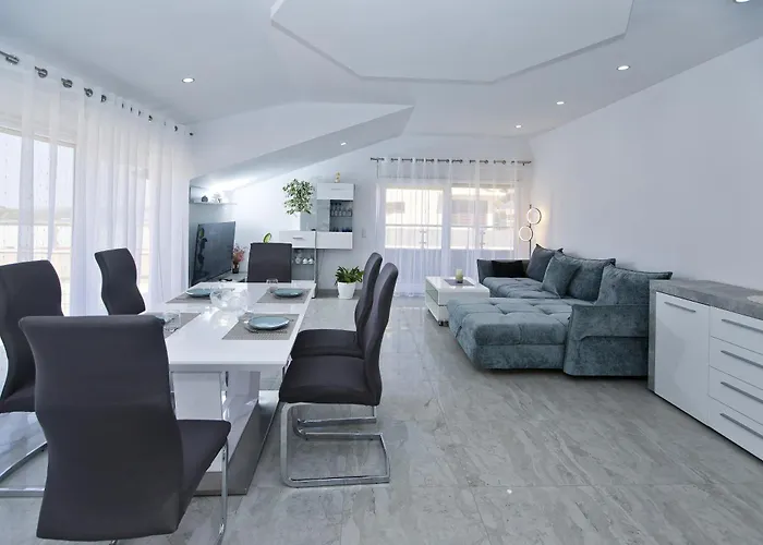 Divkovic * Hvar Town